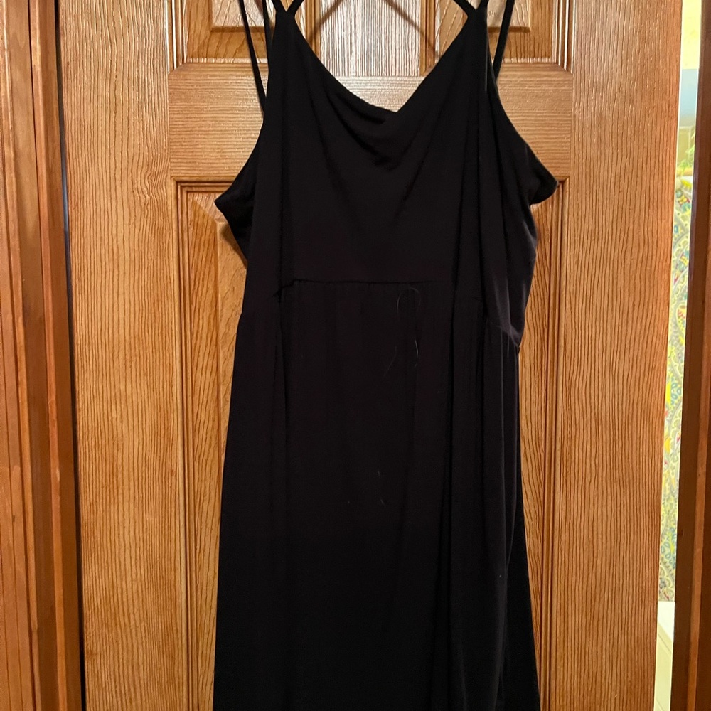 XL BRAND NEW WITHOUT TAGS KNIT DRESS WITH CRISS CROSS STRAPS IN BACK